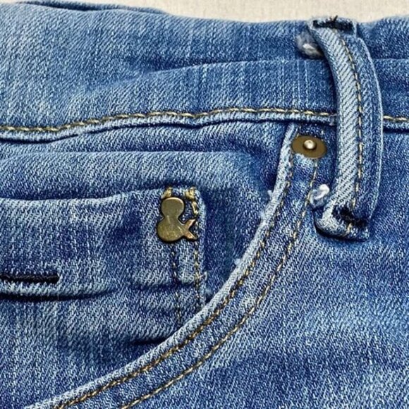 H&M Jean Shorts Women's Size 10 Blue Distressed High Waist Cut Off Raw Hem Denim - Picture 4 of 9